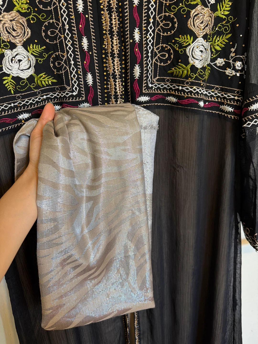 Black embroidered abaya - photo 2