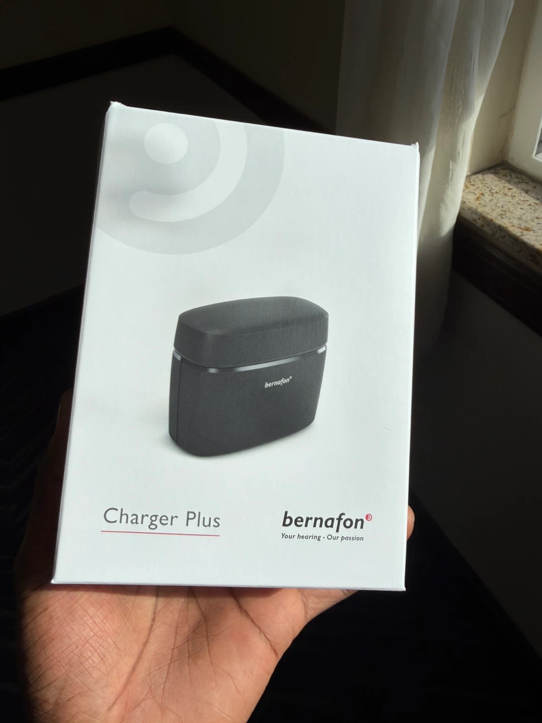 Bernafon B miniri hearing aids and charger - photo 5