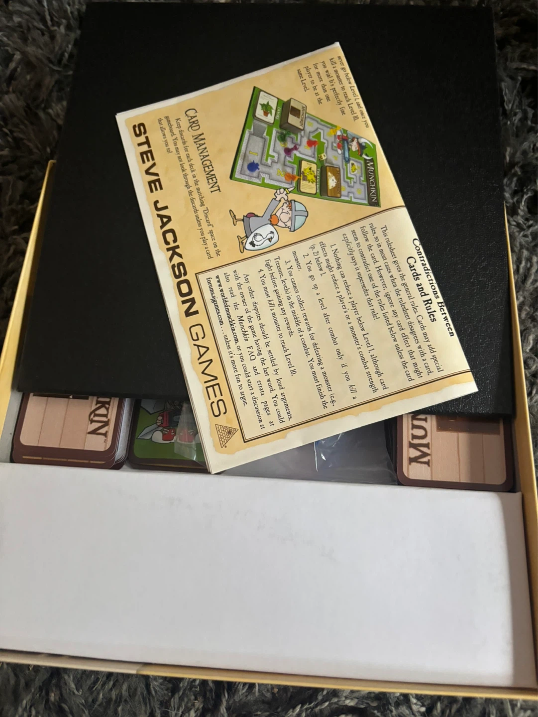 Munchkin Deluxe Board Game by Steve Jackson Games - photo 2