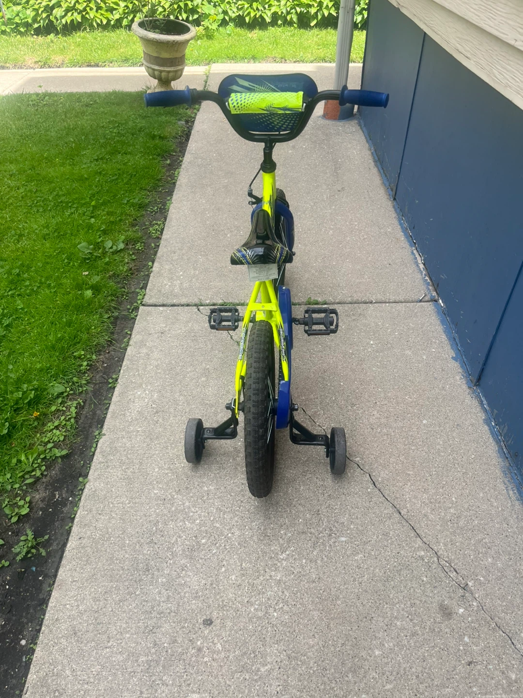16” Kids Bike with Training Wheels - photo 3