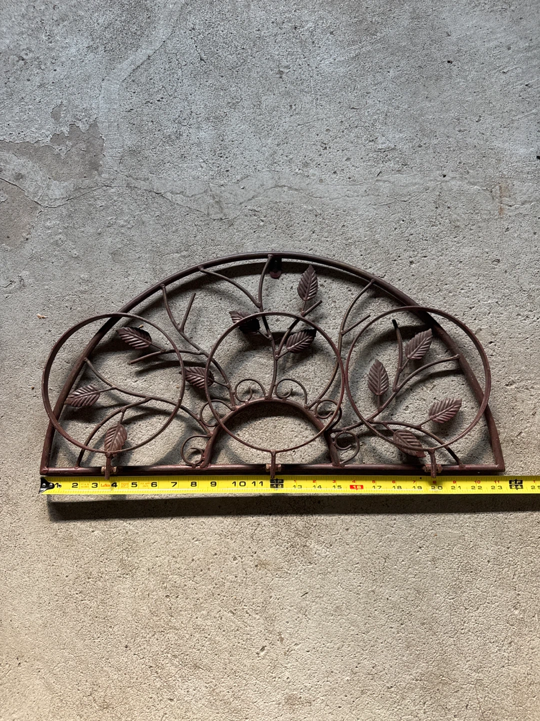 Metal Wall Decor with Leaf Design