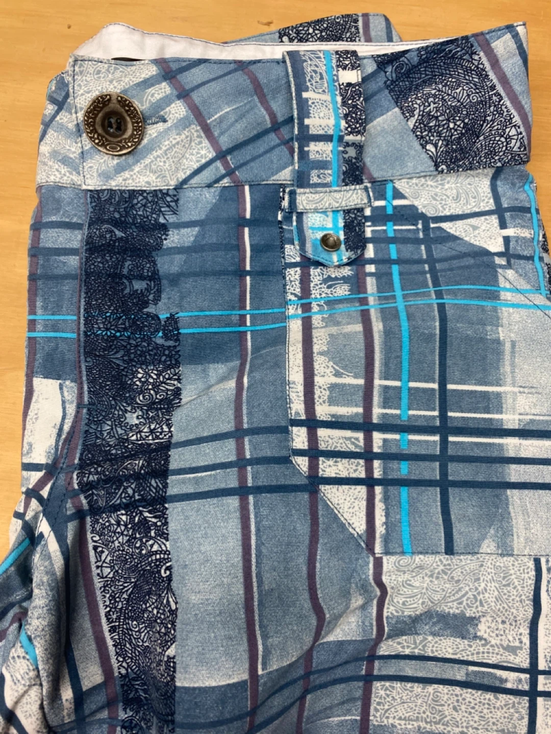 Women’s Size 6 Shorts - photo 5