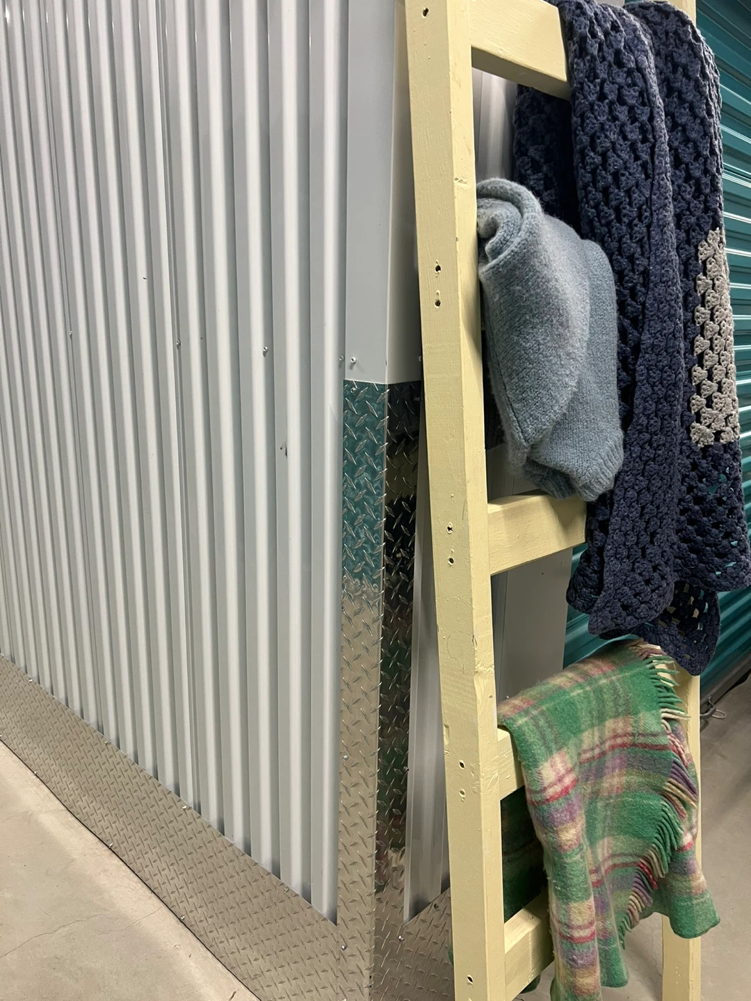 Wooden Blanket Ladder - photo 4
