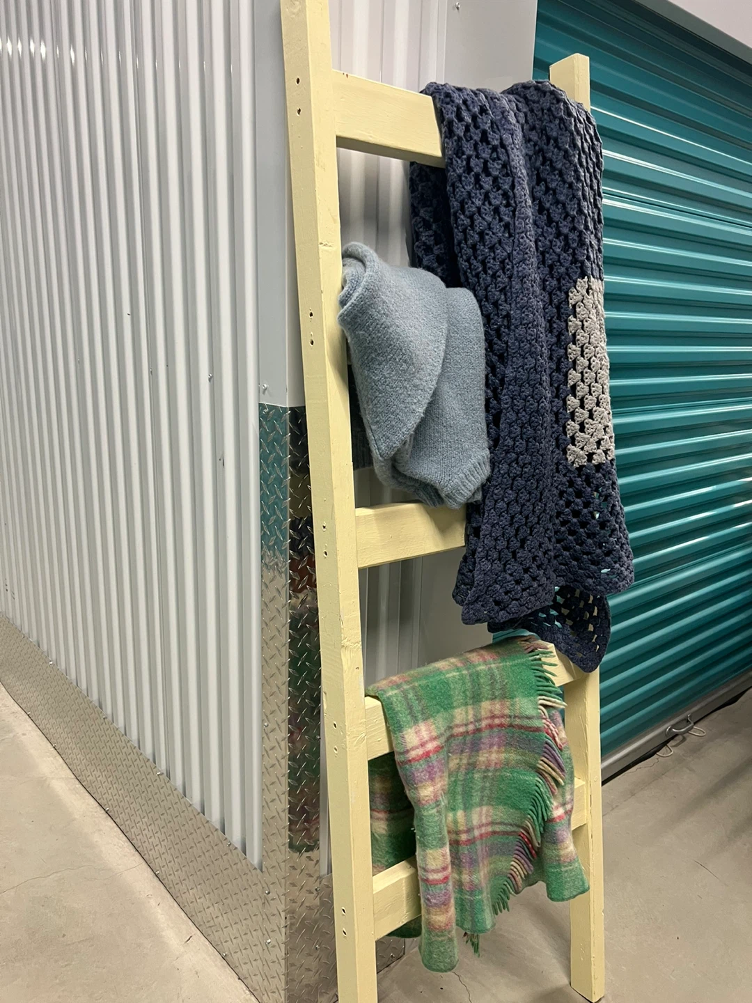 Wooden Blanket Ladder - photo 2