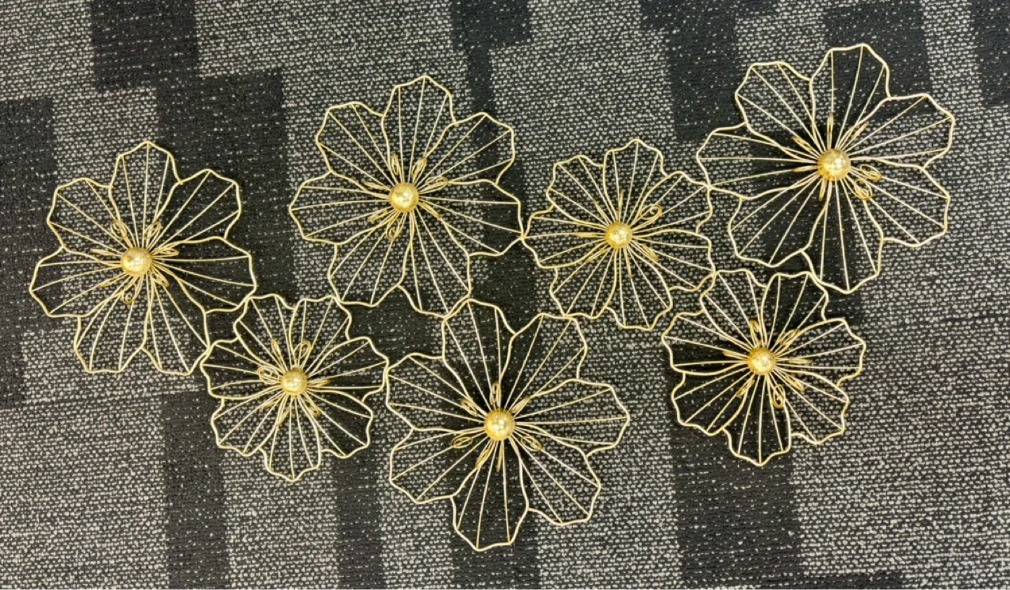 7 flowers iron wall art