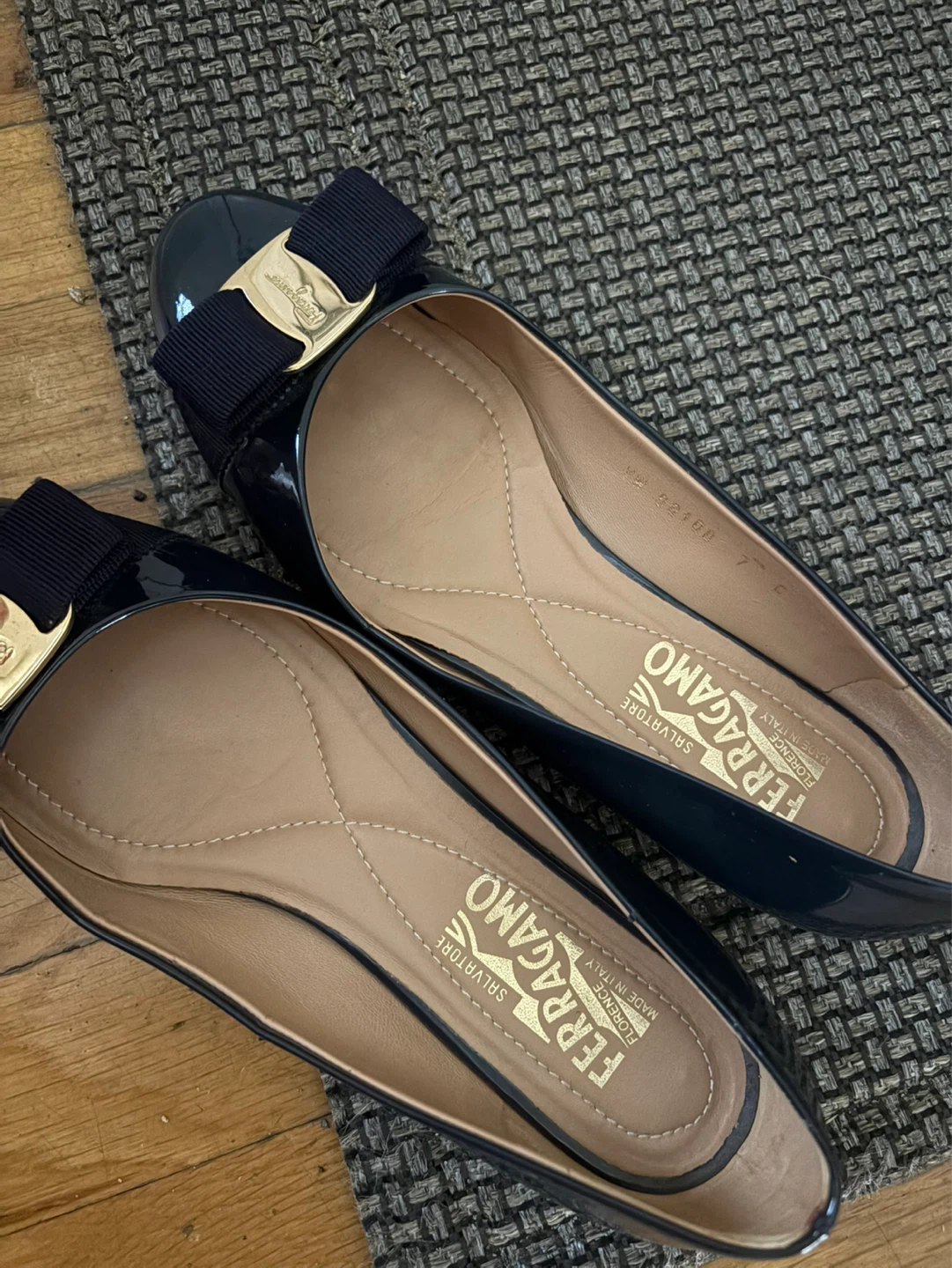 Salvatore Ferragamo Navy Blue Patent Leather Bow Flats - photo 3