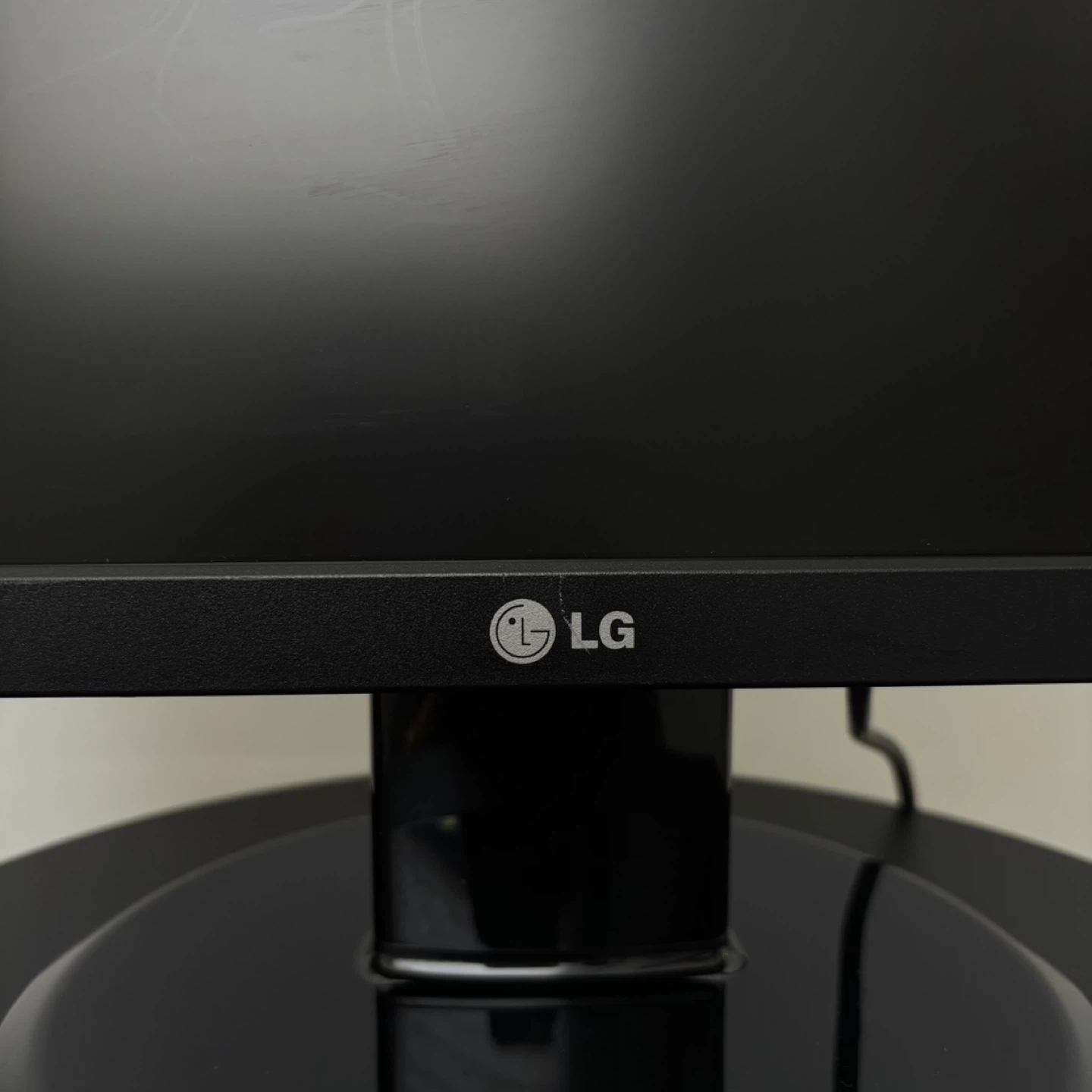 LG Flatron Wide Monitor - photo 3