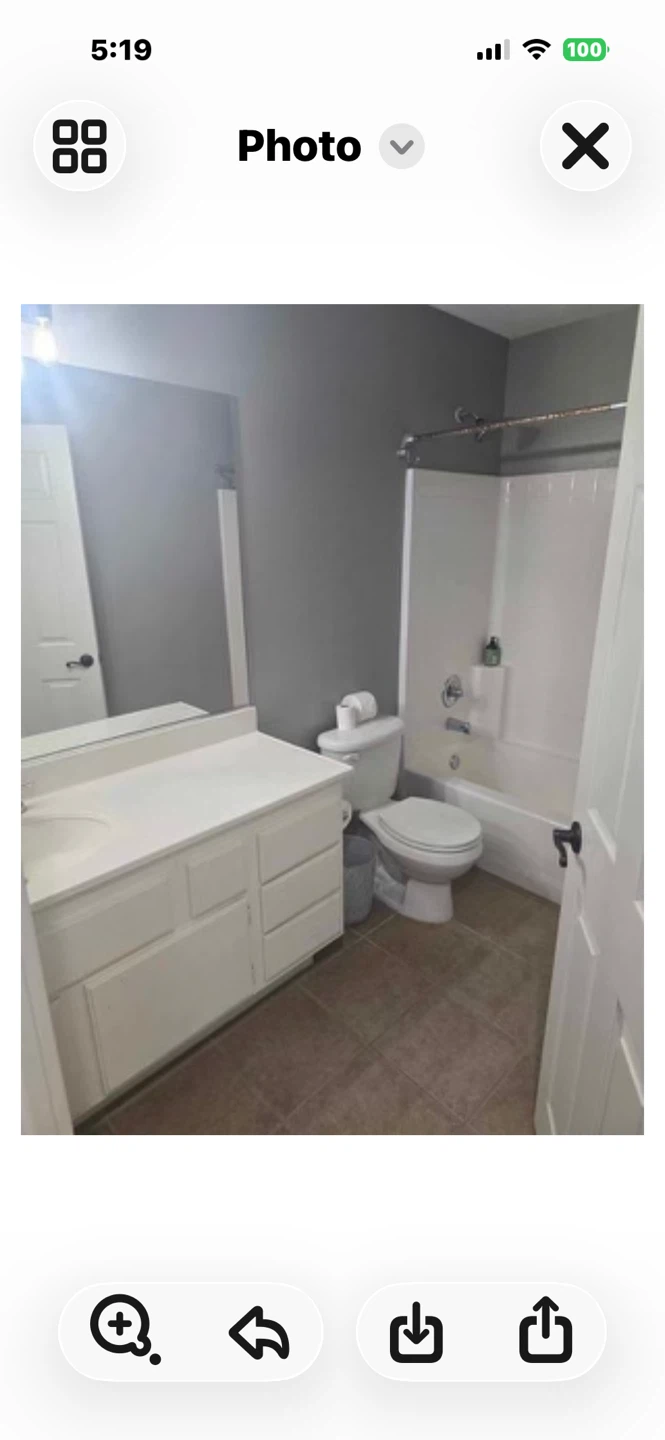 Luxury Bedroom for Rent - photo 2