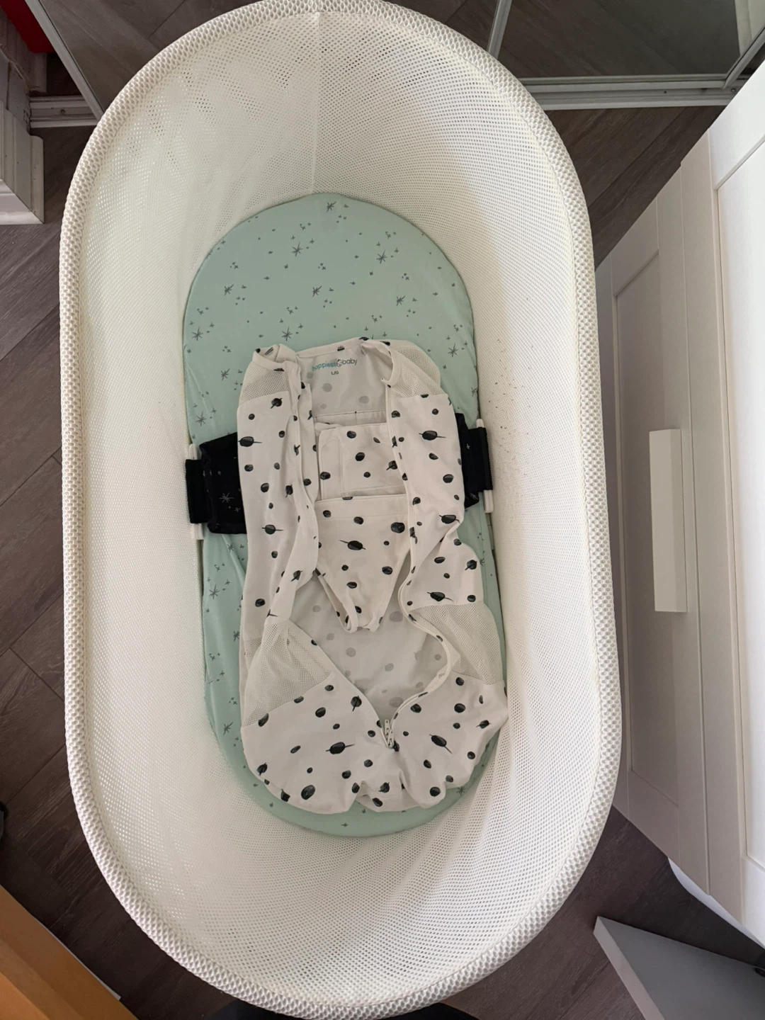 Happiest Baby Snoo Smart Sleeper Bassinet with Snoo Sacks