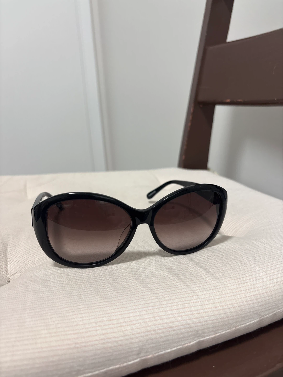 Women's Black Oval Sunglasses