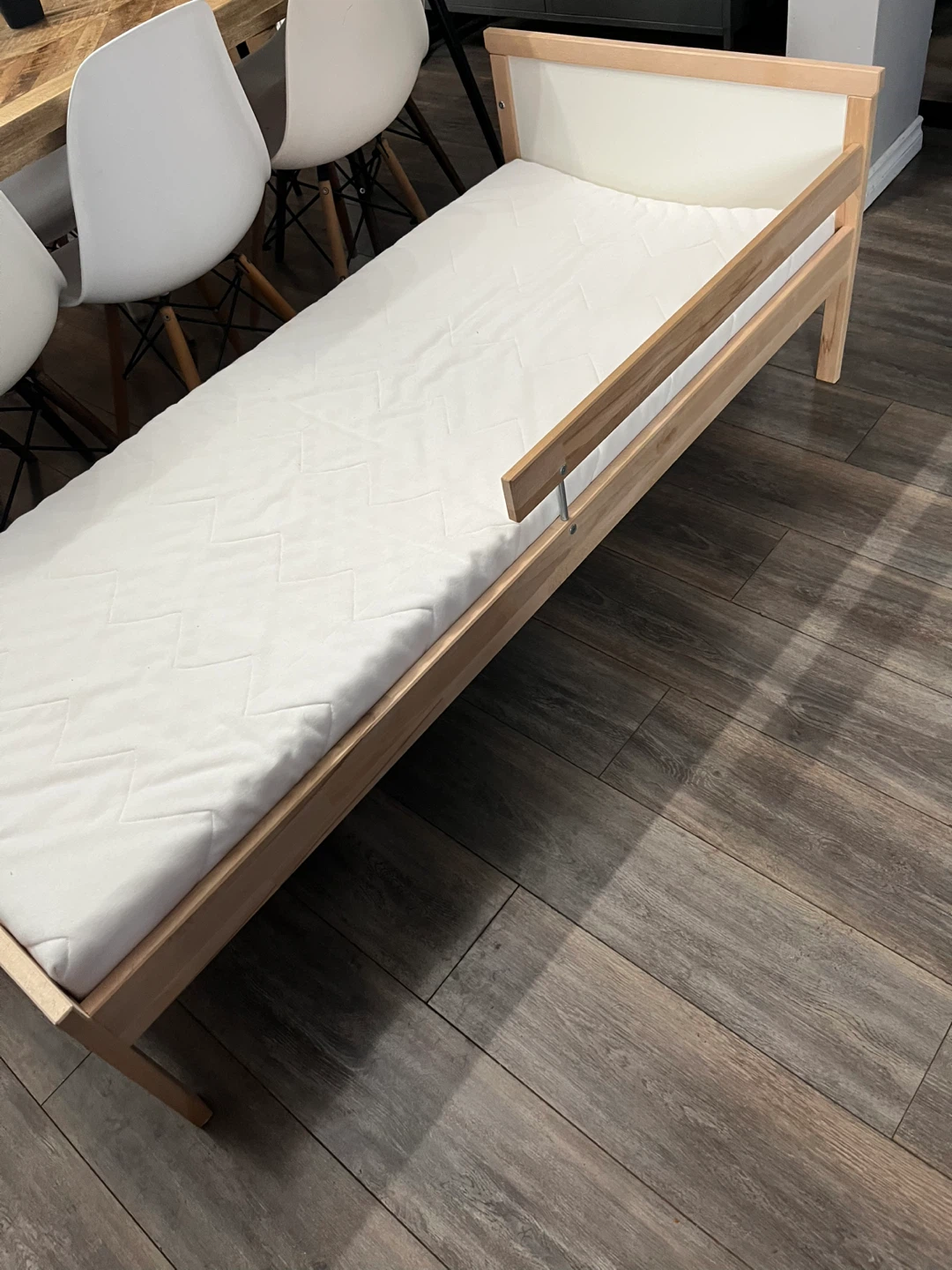 Wooden Toddler Bed Frame with Mattress