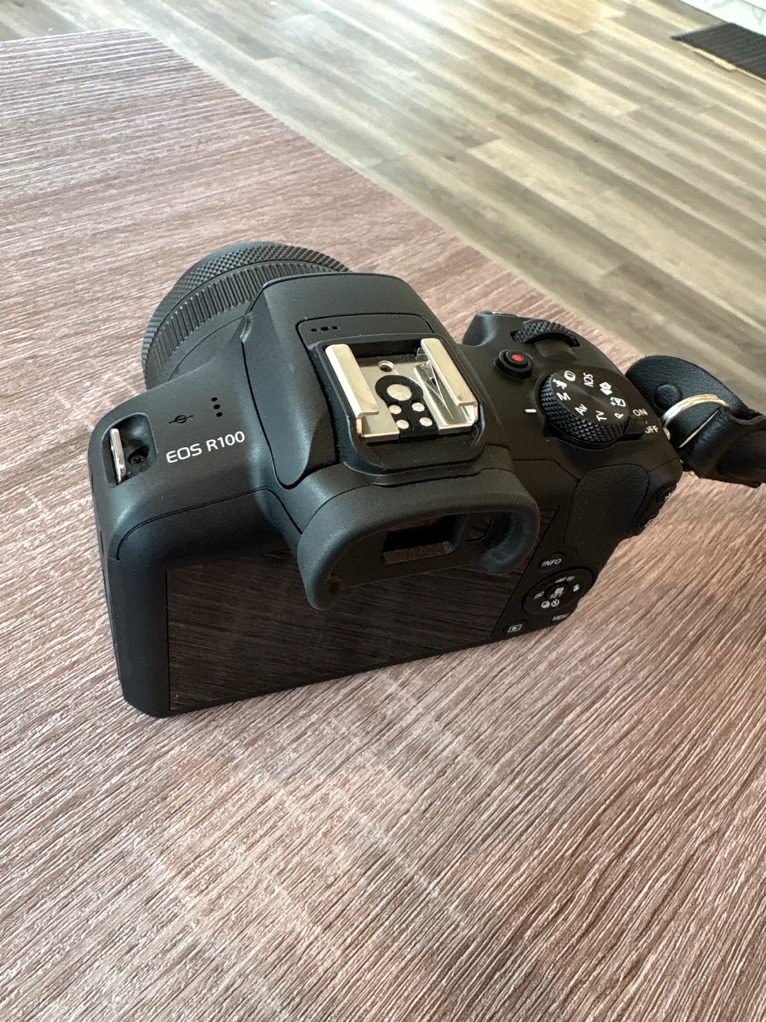 Canon R100 Mirrorless Camera + RF-S 18-45mm IS STM Lens - photo 3