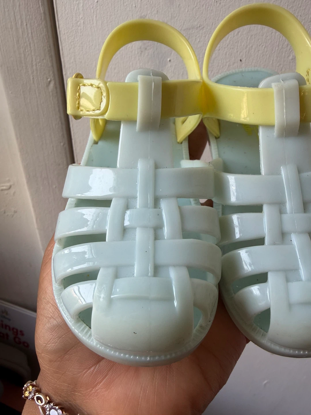Oshkosh sandals size 7 - photo 3