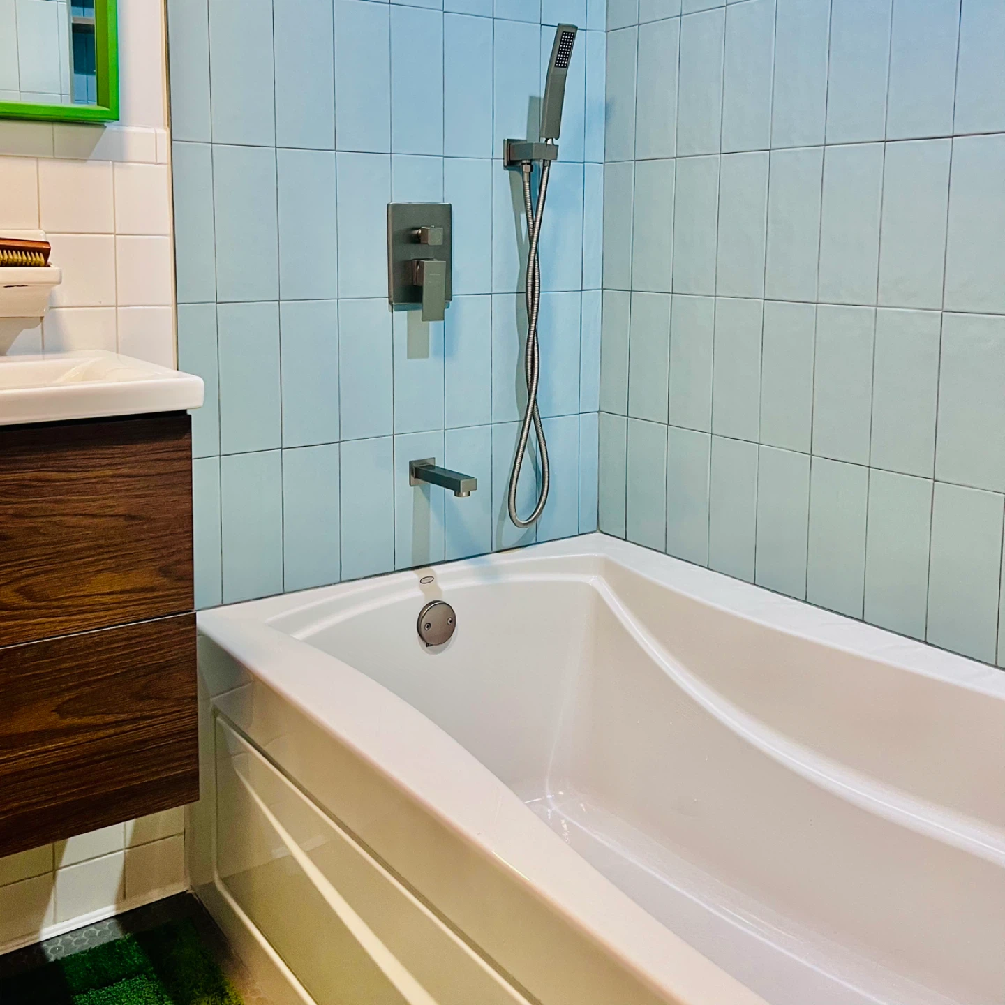 Brand New! Kohler Mariposa 60" Soaking Bathtub