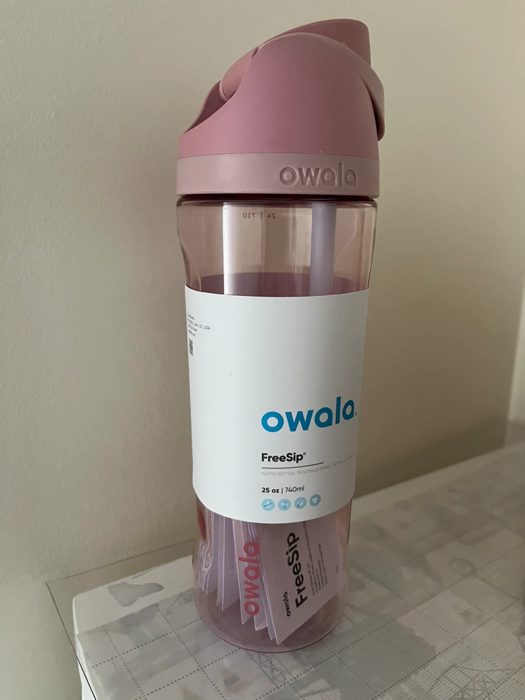 Owala FreeSip Water Bottle 740ml Pink