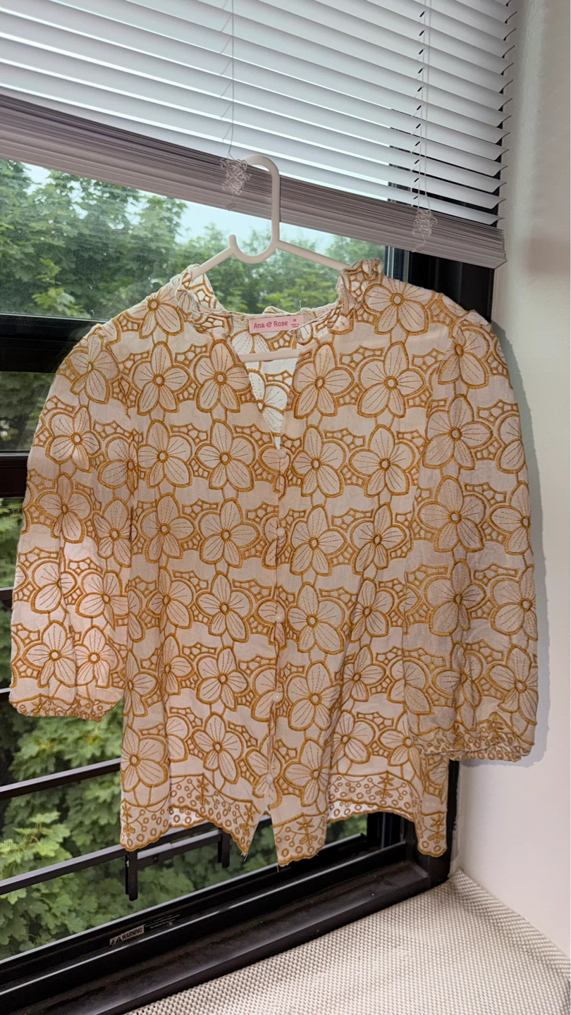 Ana & Rose White Floral Embroidered Top