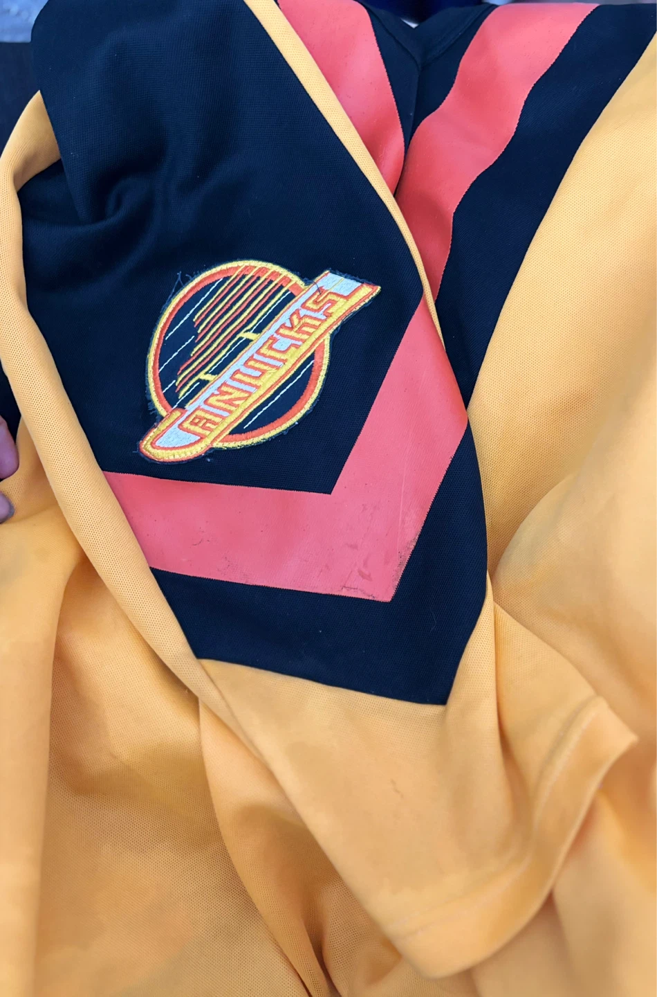 Vancouver Canucks Vintage Flying V CCM Hockey Jersey - photo 3