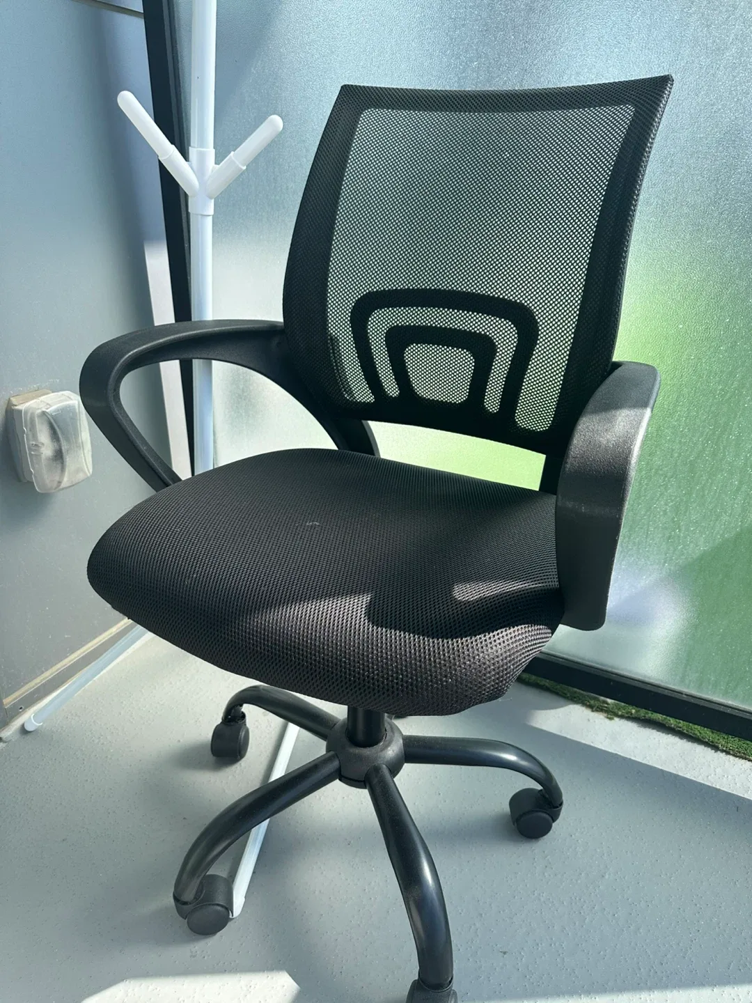 Black Mesh Office Chair - photo 3