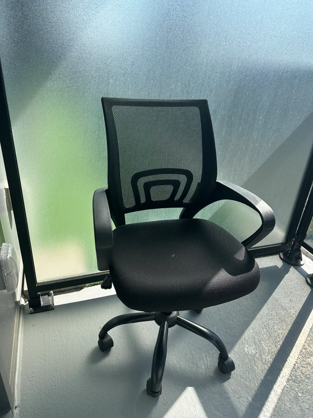 Black Mesh Office Chair - photo 2