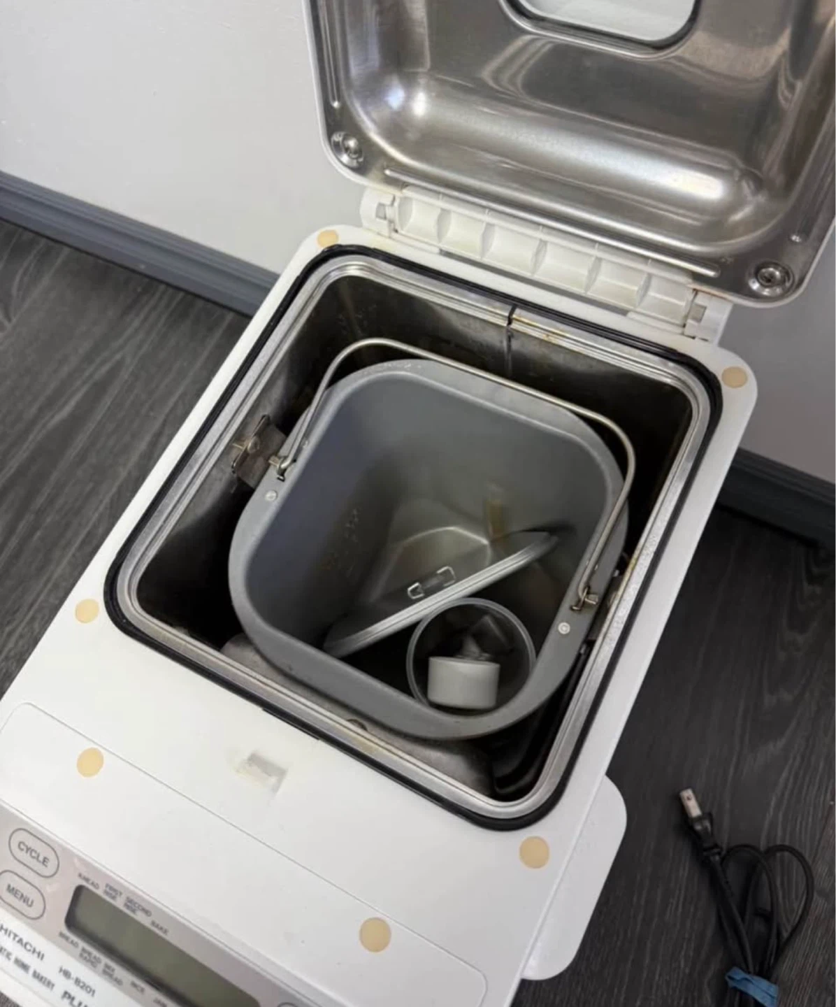 Hitachi Bread Machine – Automatic Home Bakery Plus (Works Great) - photo 3