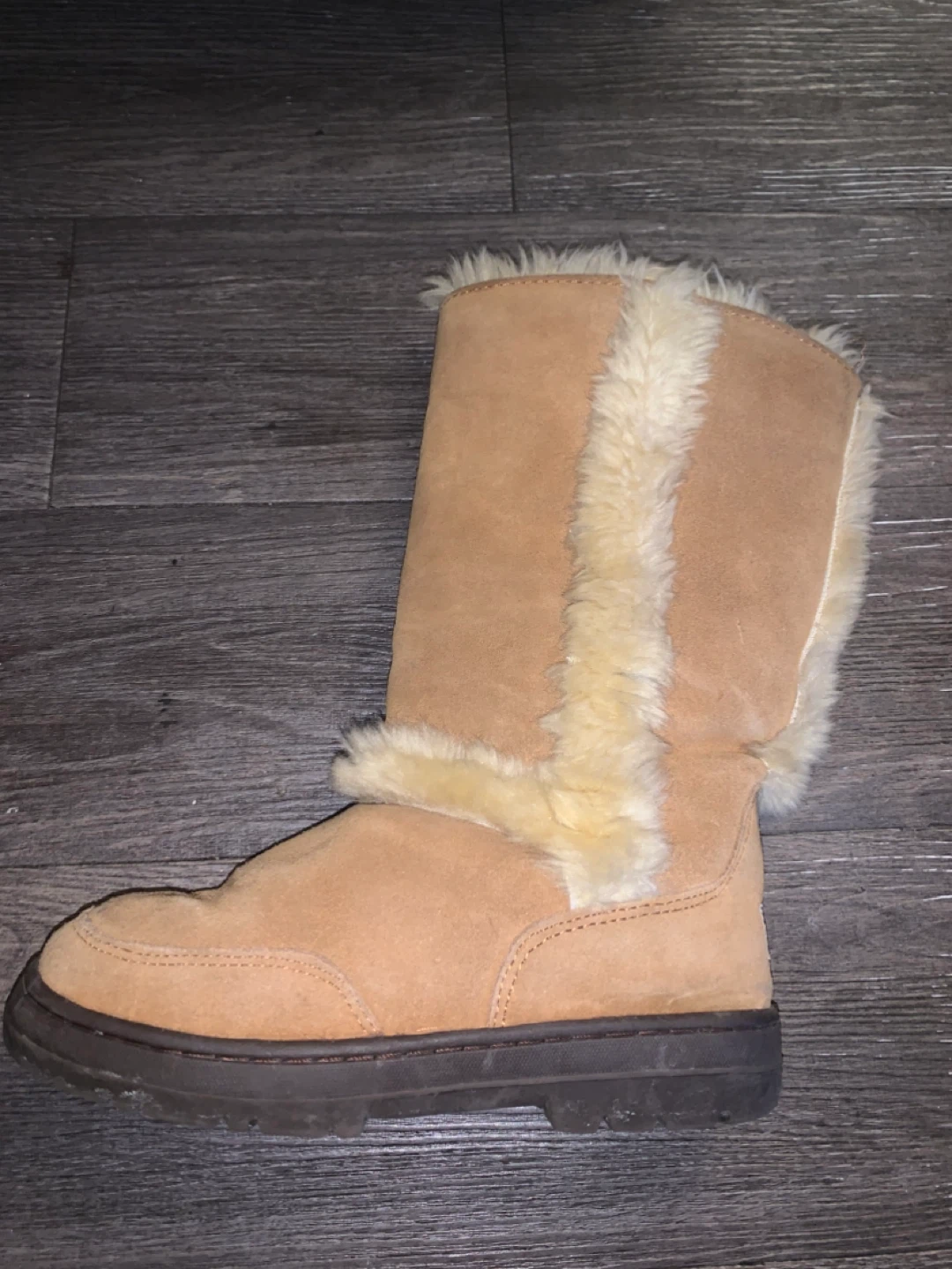 UGG Boots - Tan Suede