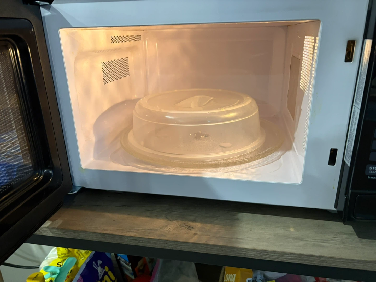 Hamilton Beach Microwave Oven - photo 2