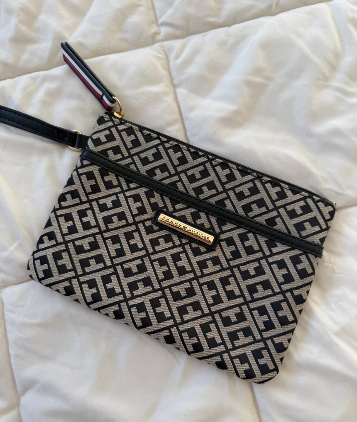 NEW-Tommy Hilfiger Monogram Wristlet – Black & Beige