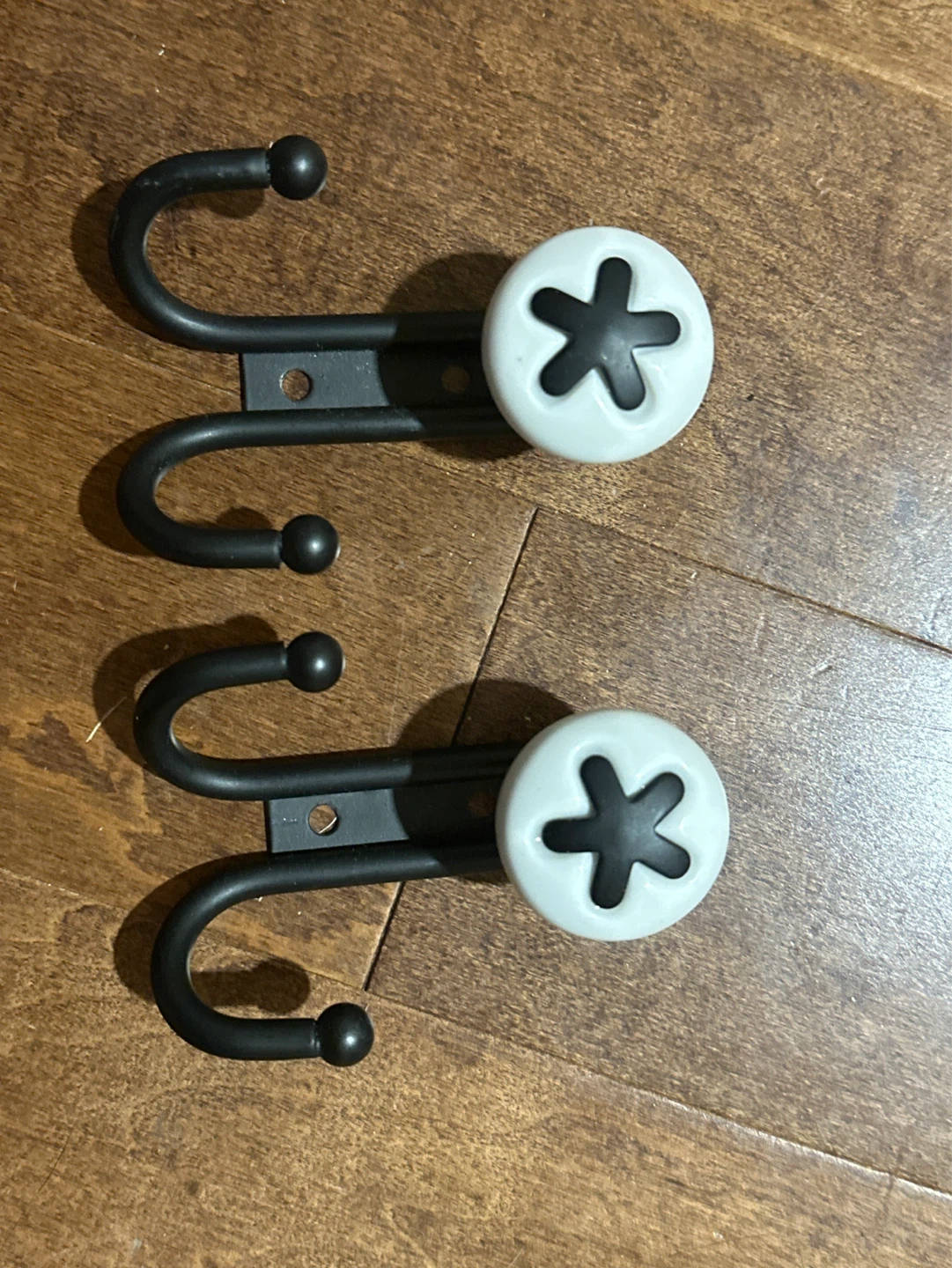 Set of 2 Black Metal Wall Hooks with White Flower Design - photo 2
