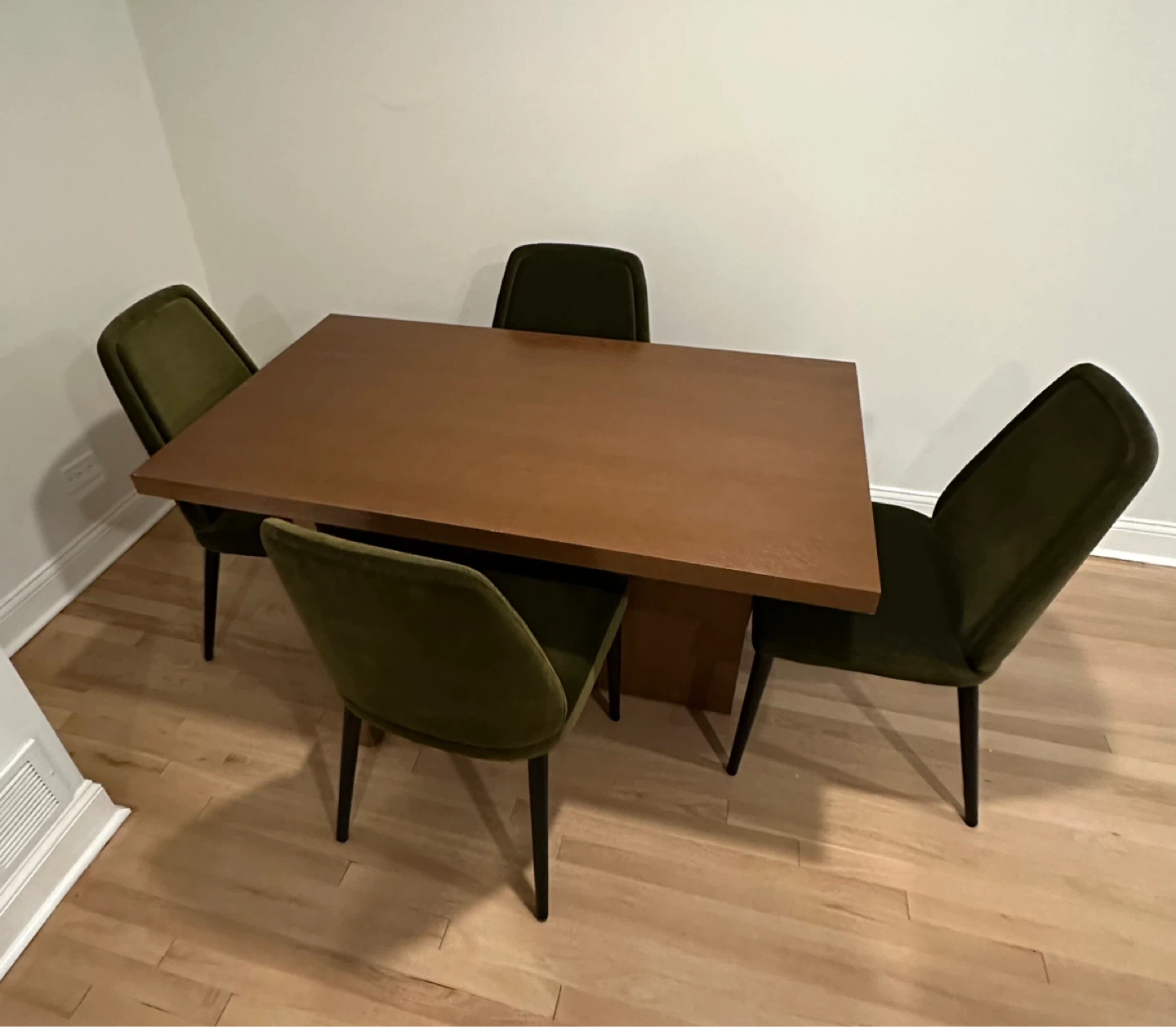 Mid-Century Modern Aava Dining Table 53.9”