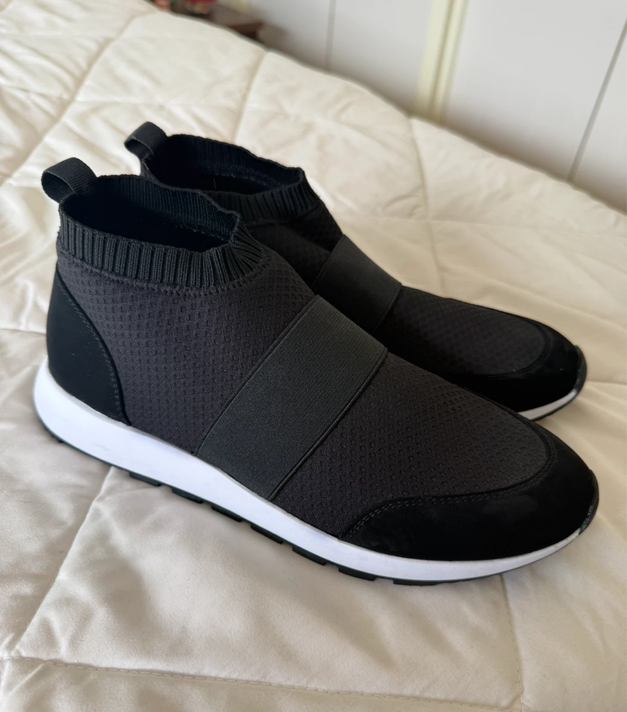 Joe Fresh Women’s Black Slip-On Sneakers Size 9