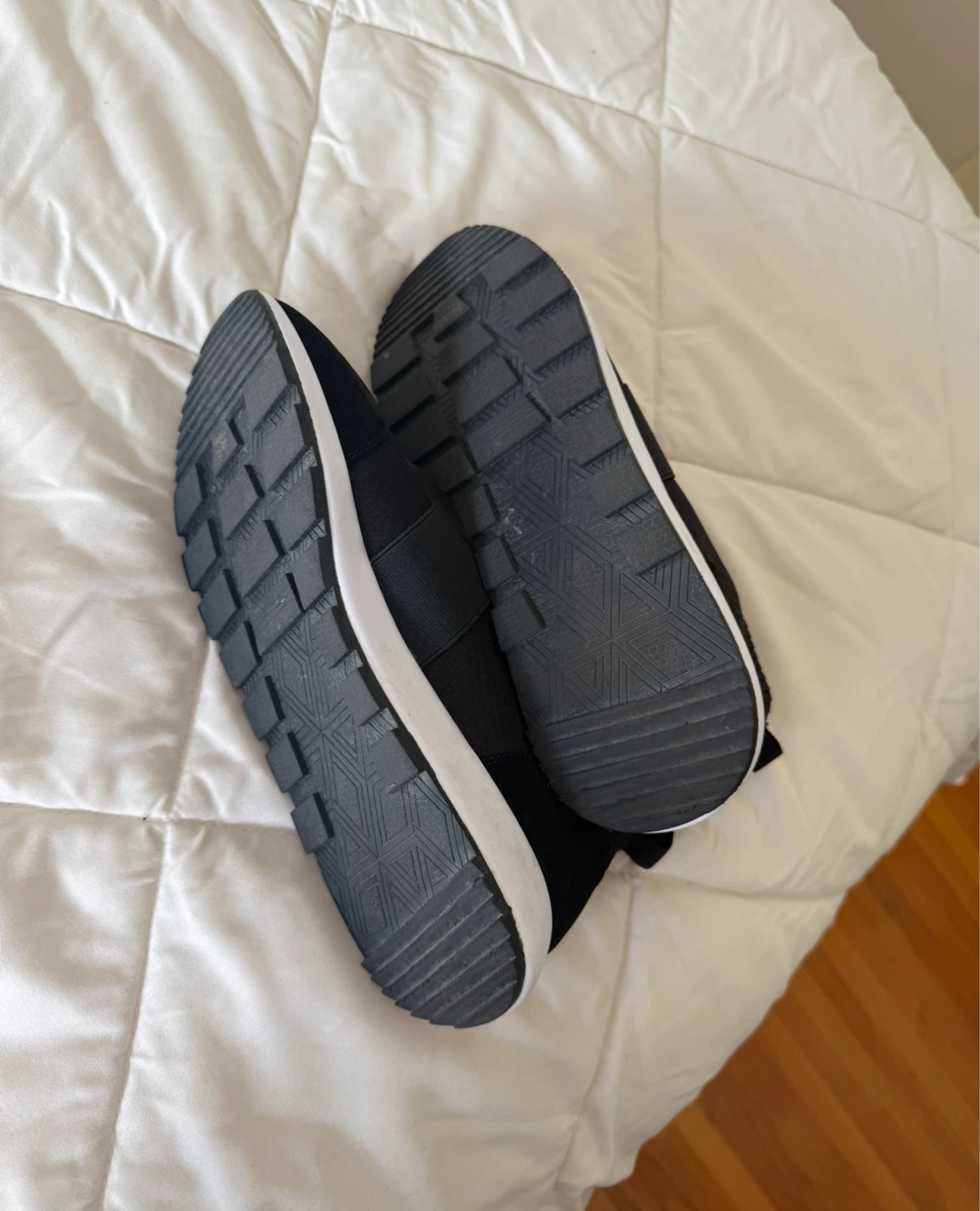 Joe Fresh Women’s Black Slip-On Sneakers Size 9 - photo 4