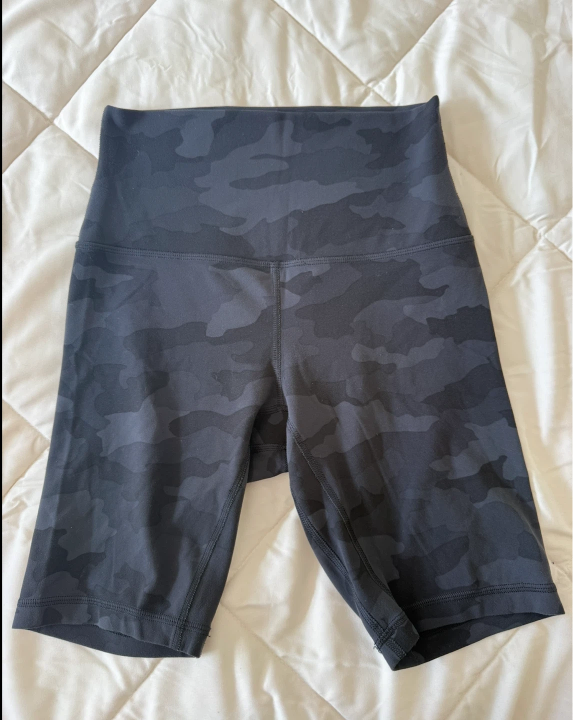 Lululemon Align 8” Shorts Size 4 –Camo