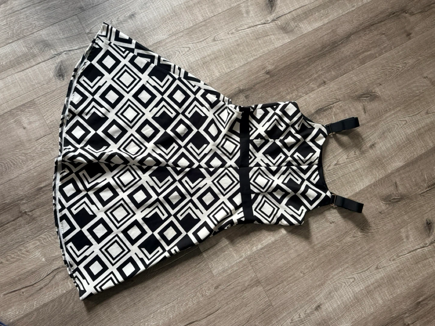 Cartize Black & White Geometric Print Dress - photo 2
