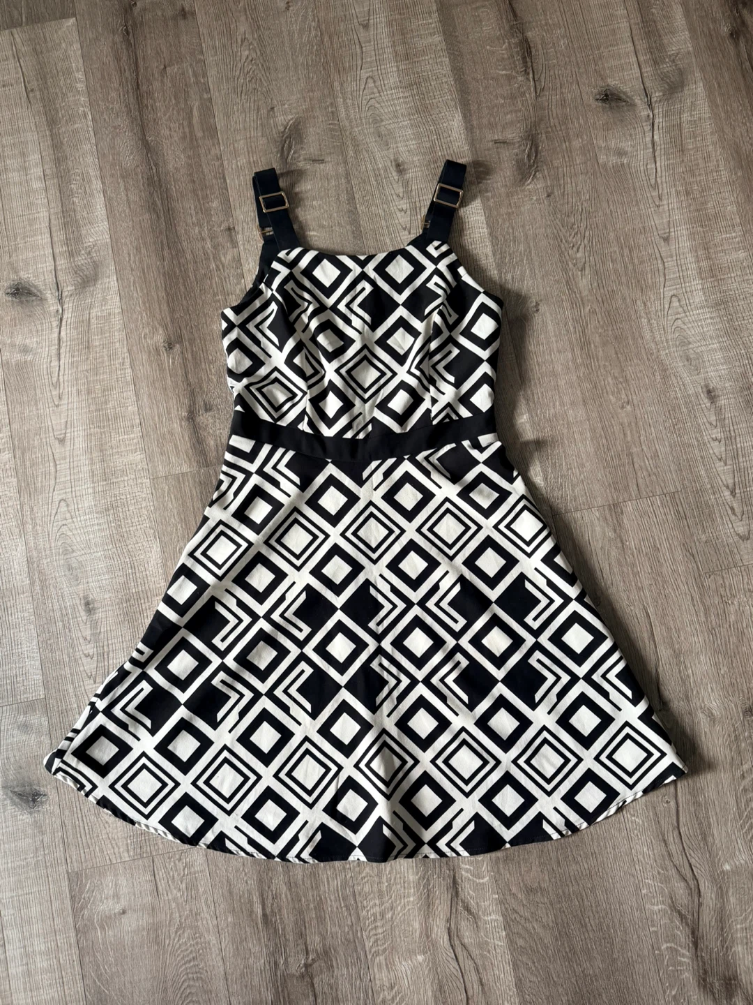 Cartize Black & White Geometric Print Dress