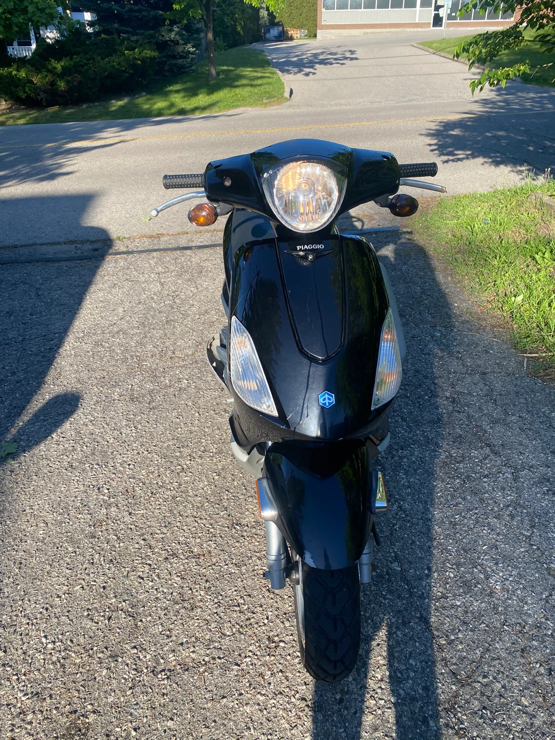 Black Piaggio Scooter - photo 3