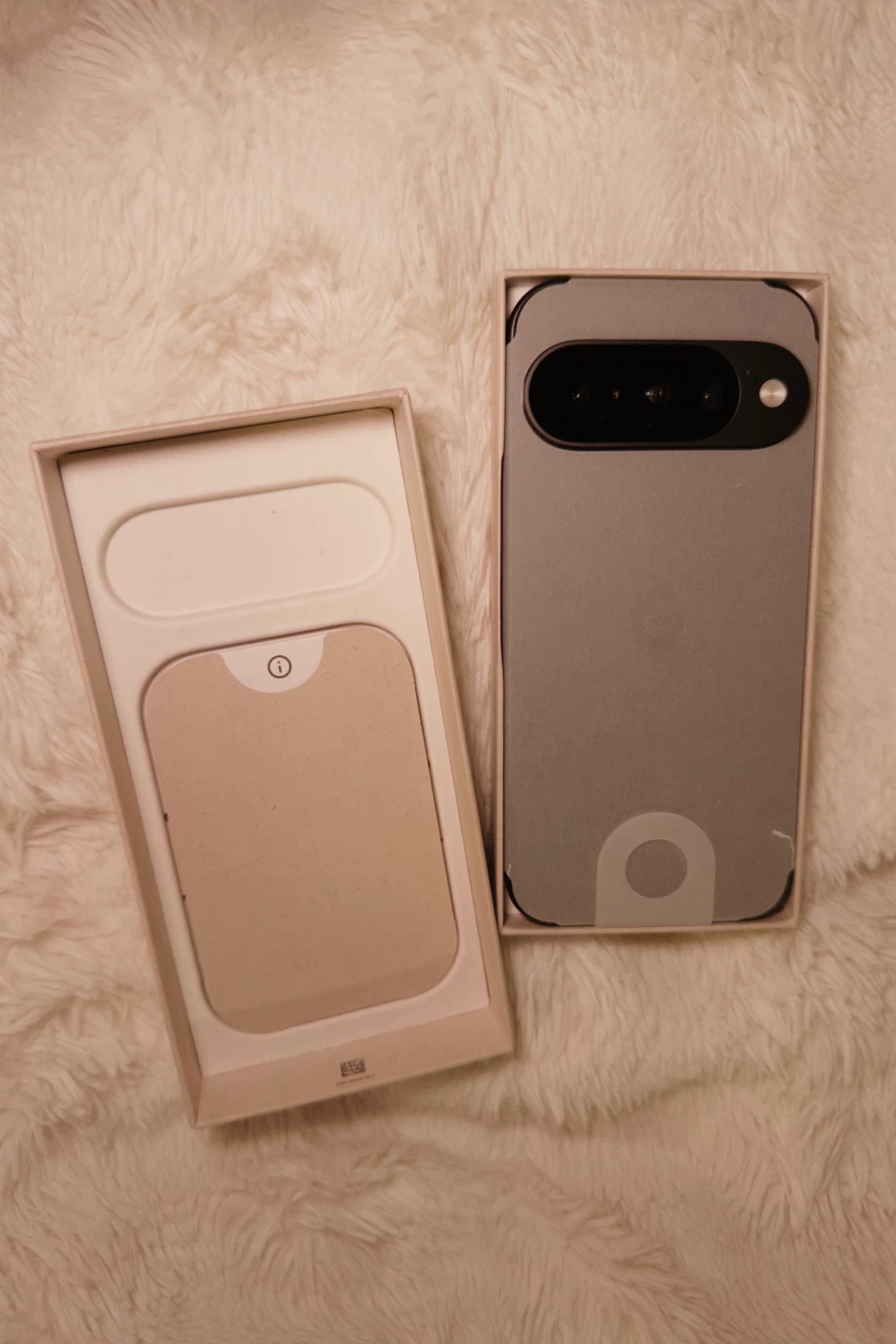 BRAND NEW Google Pixel 10 (Obsidian Black 128GB) - photo 5