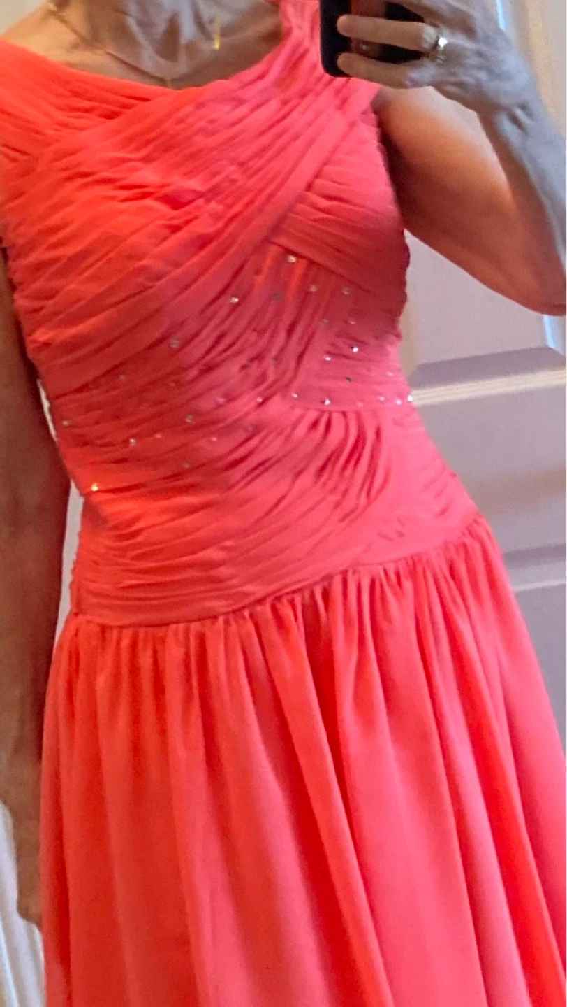 Elegant Coral Ruched Chiffon Dress with Sparkle Accents - photo 2