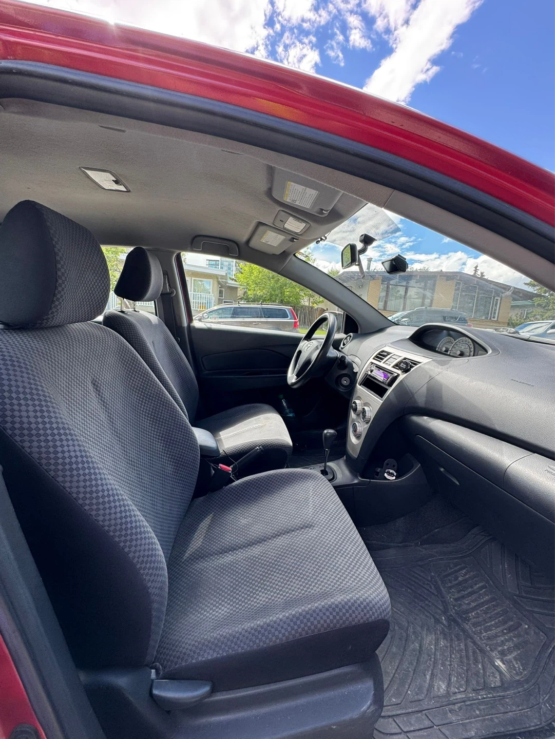 2007 Toyota Yaris Red Sedan - photo 5