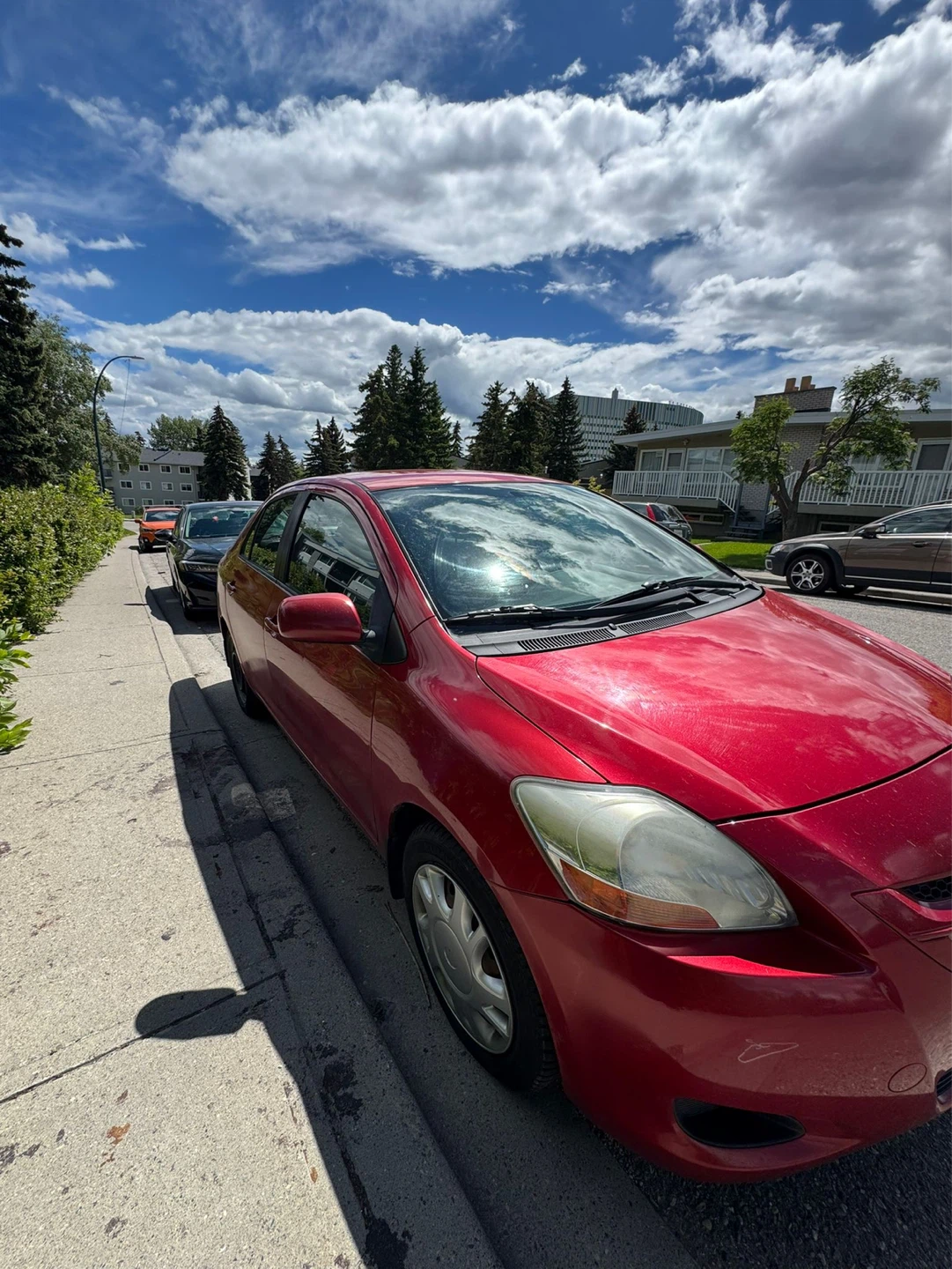 2007 Toyota Yaris Red Sedan - photo 4