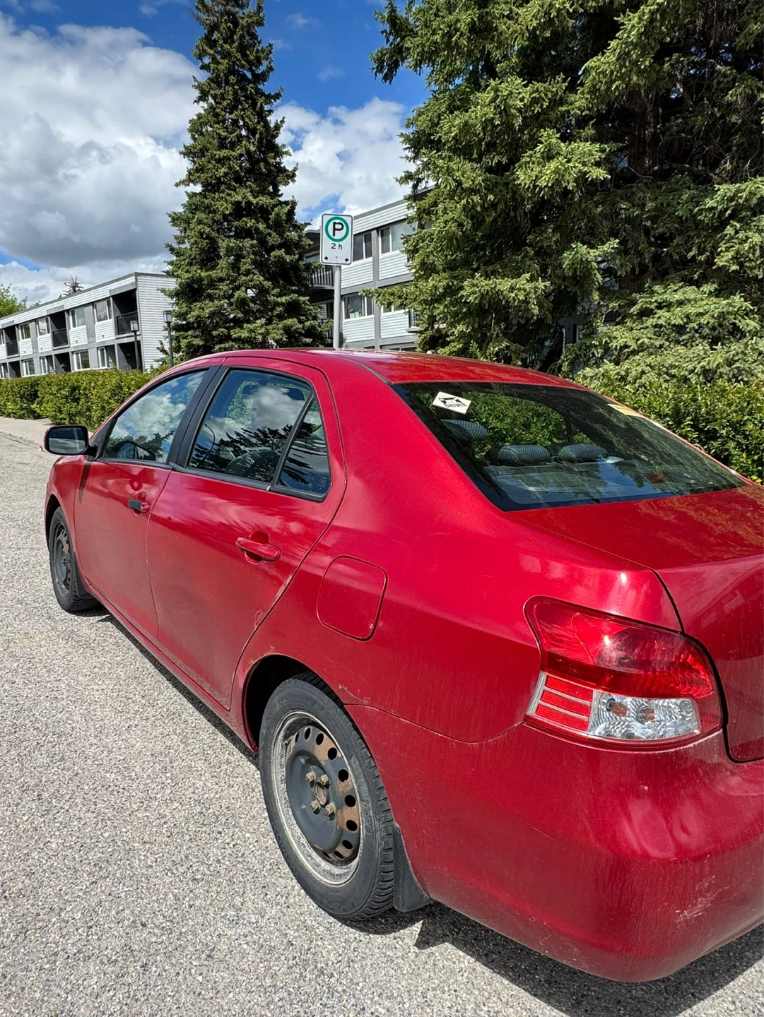 2007 Toyota Yaris Red Sedan - photo 2