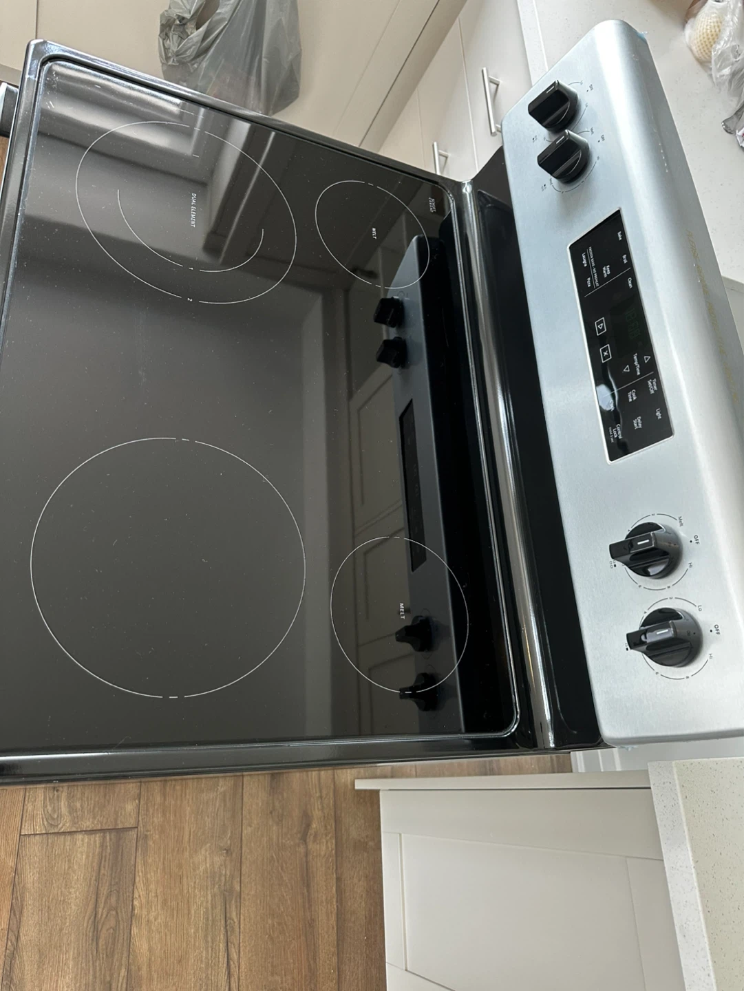 Whirlpool Electric Range - photo 4