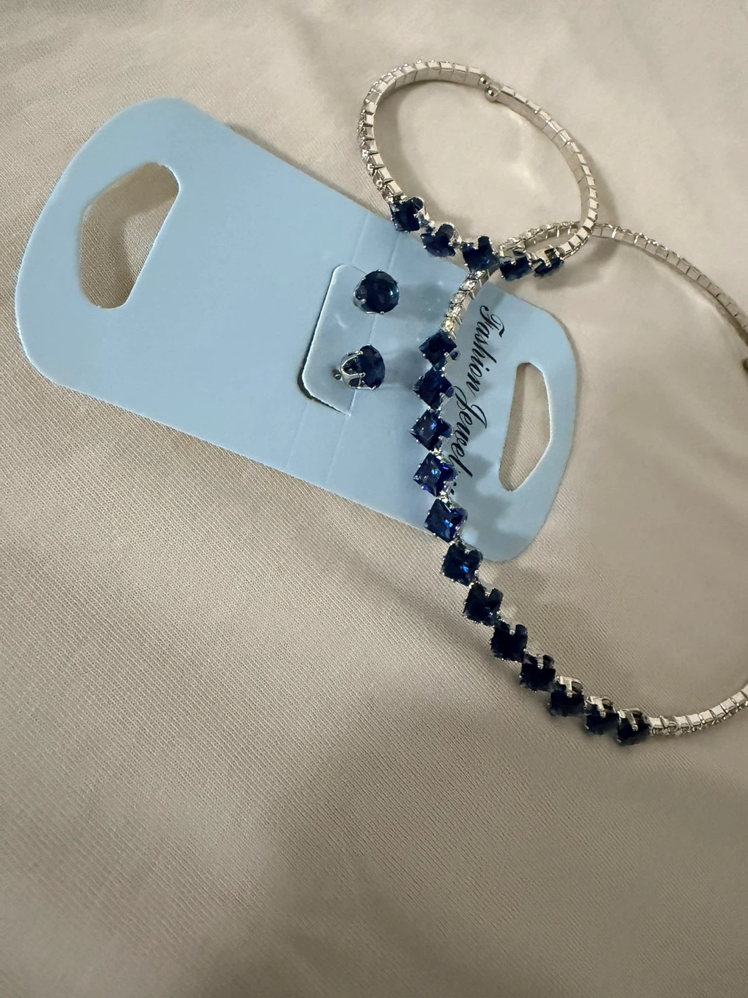 Fashion Jewelry Set: Necklace and Earrings