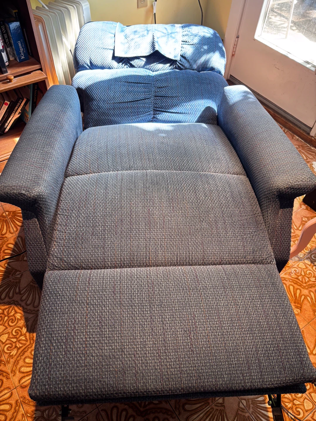 Golden Power Lift Recliner Chair (Please read!) - photo 3