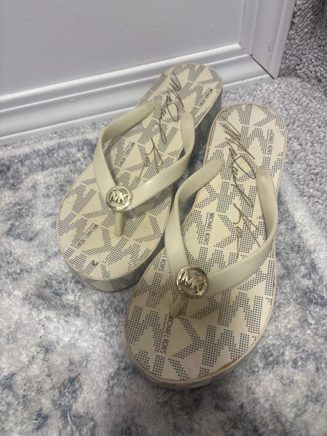 Michael Kors Flip Flops size 6