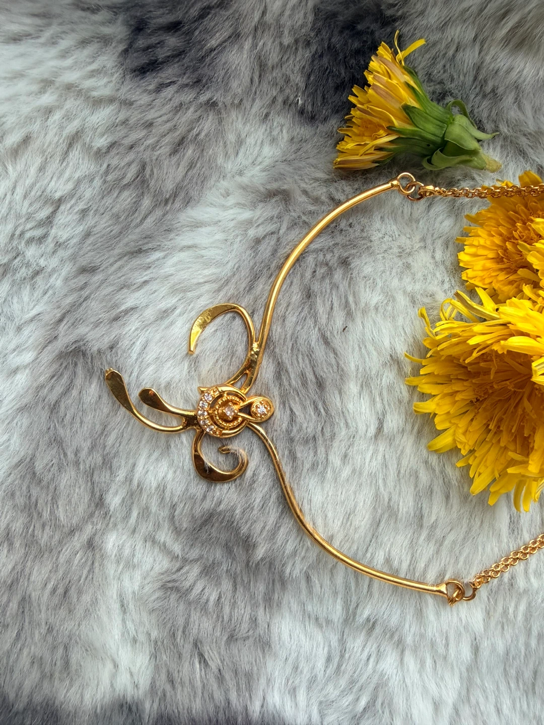 Gold-toned necklace with sparkling accents - photo 2