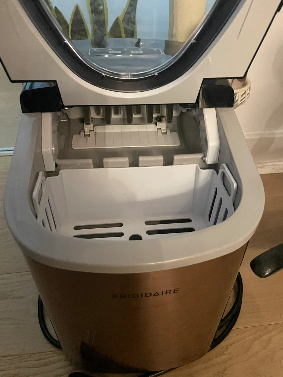 Frigidaire Portable Countertop Ice Maker - photo 2