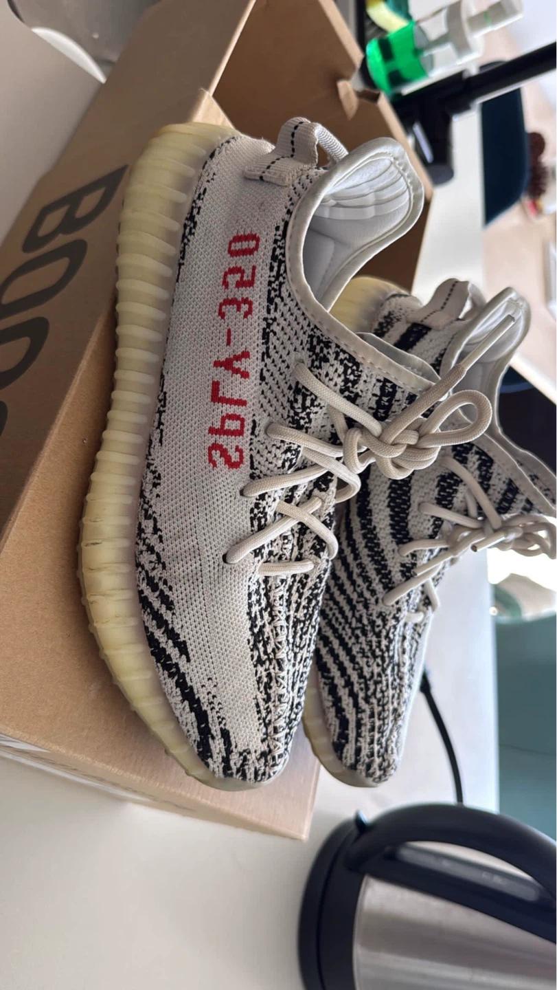 Adidas Yeezy Boost 350 V2 Zebra - photo 2
