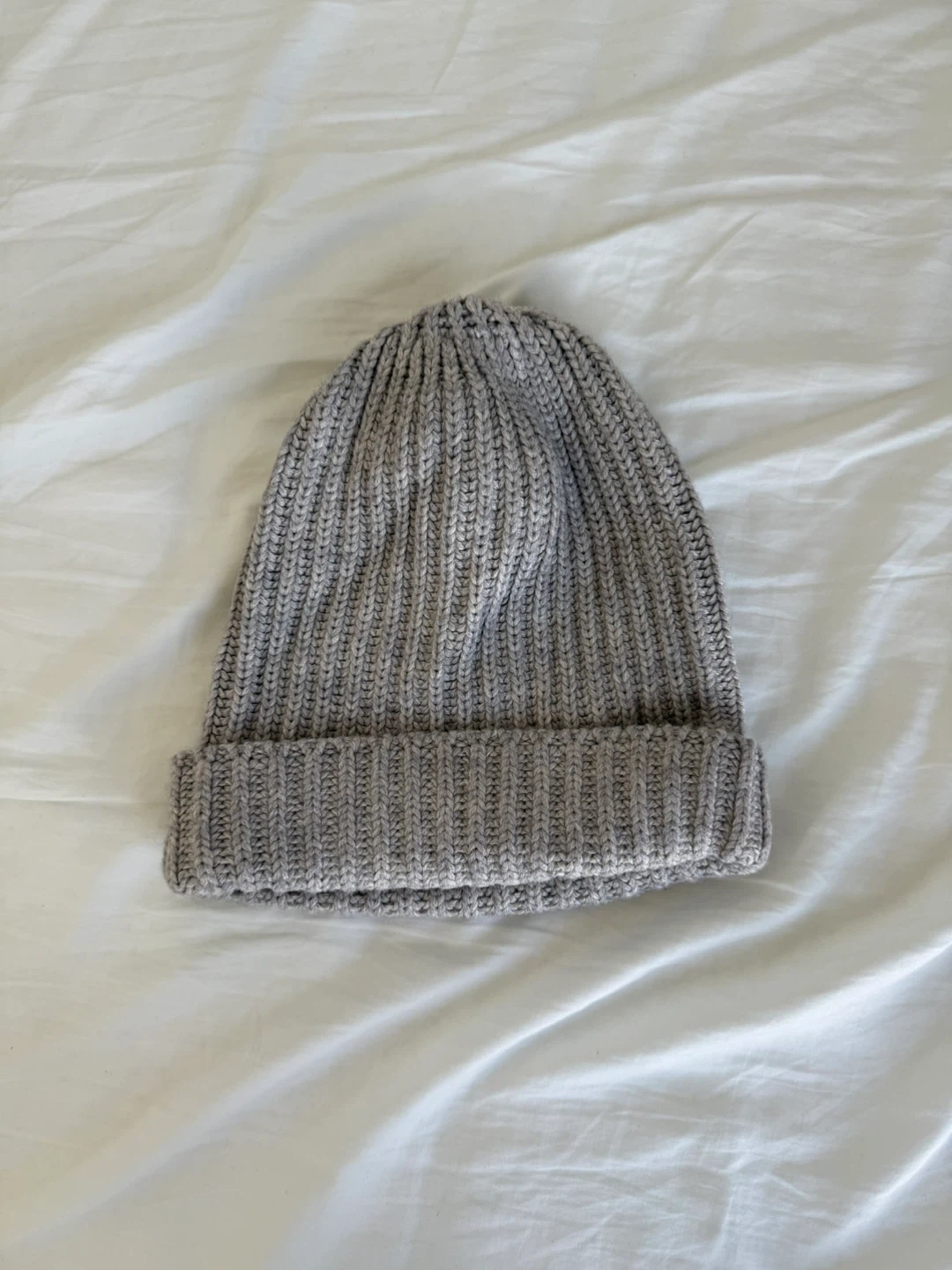 HEATTECH Grey Ribbed Knit Beanie (size 6)