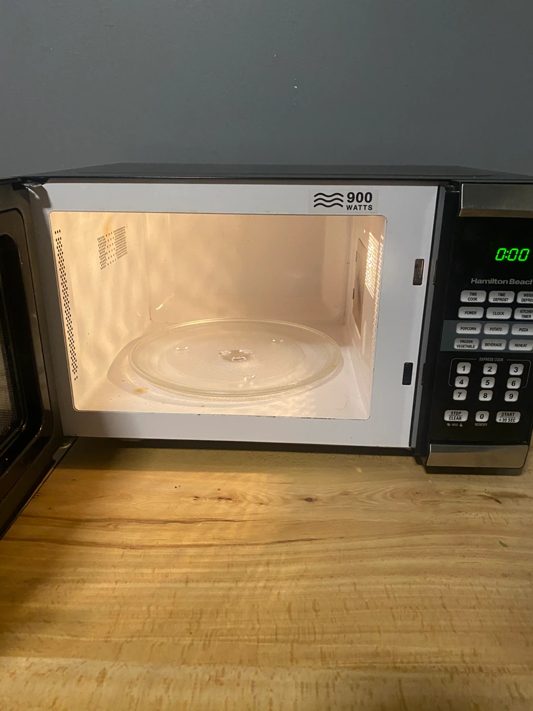 Hamilton Beach 900 Watt Microwave