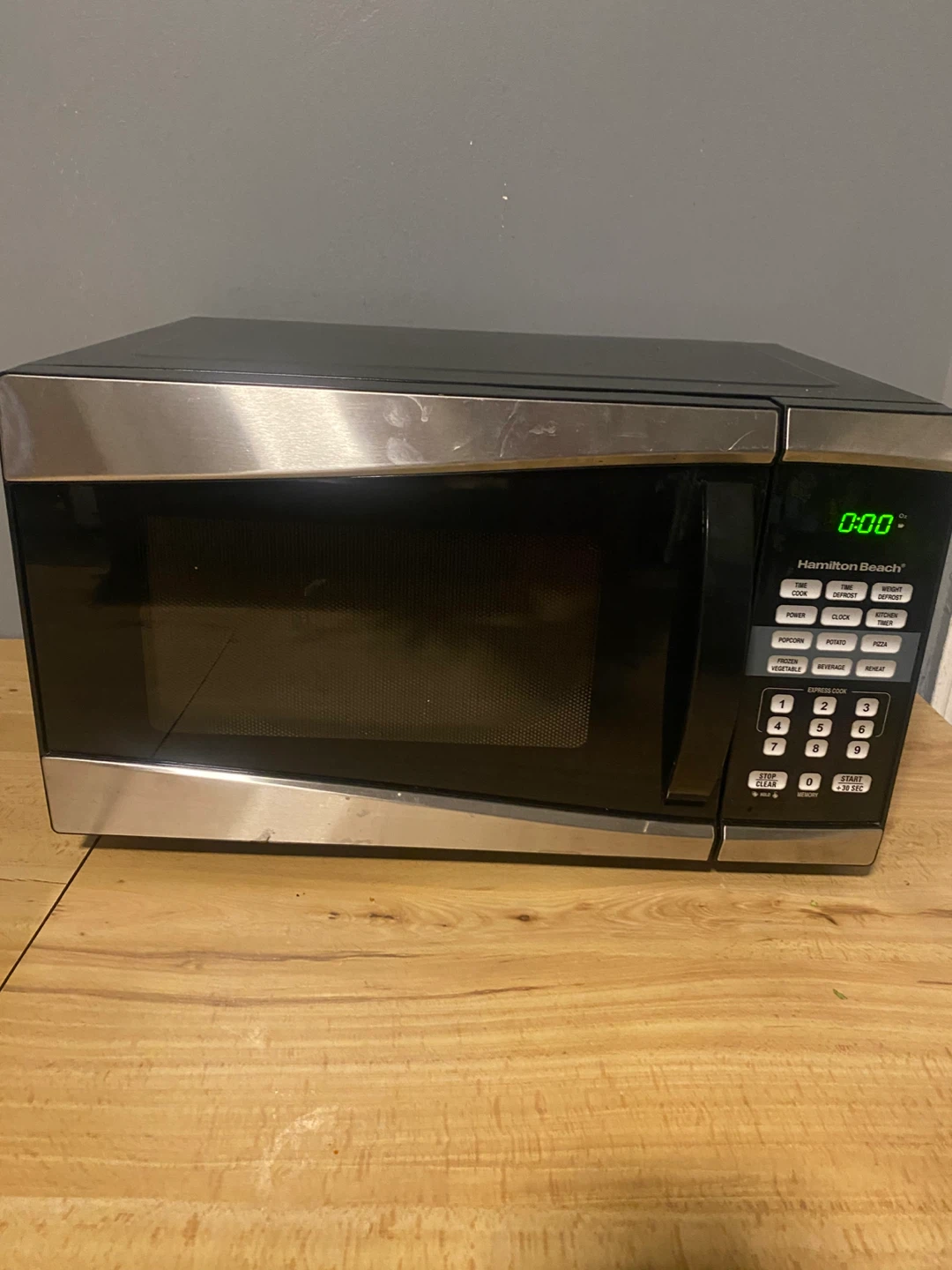 Hamilton Beach 900 Watt Microwave - photo 2
